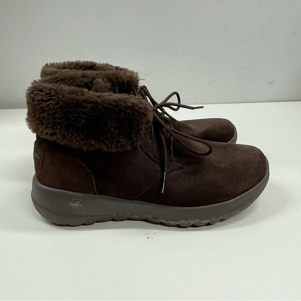 Skechers Womens On The Go Joy Lush Suede Chukka Boots in Brown Size 7.5